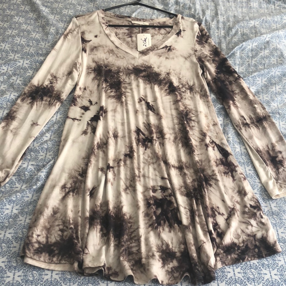 Marble patterned, long sleeve dress